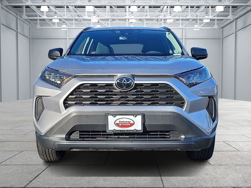 2021 Toyota RAV4 LE photo 2