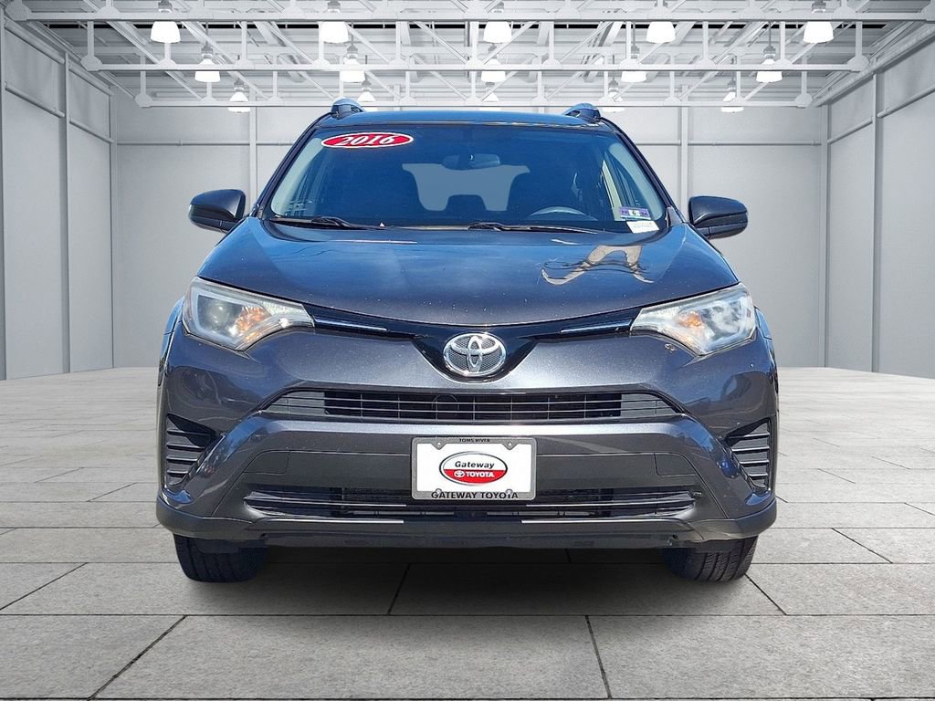 2016 Toyota RAV4 LE photo 2