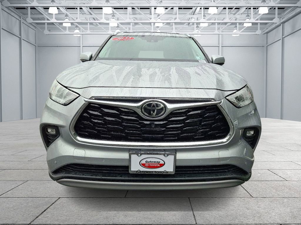 2022 Toyota Highlander Platinum photo 2