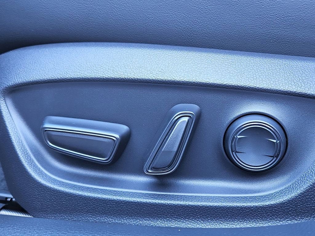 2026 Toyota Prius Plug-in Hybrid XSE - Photo 17