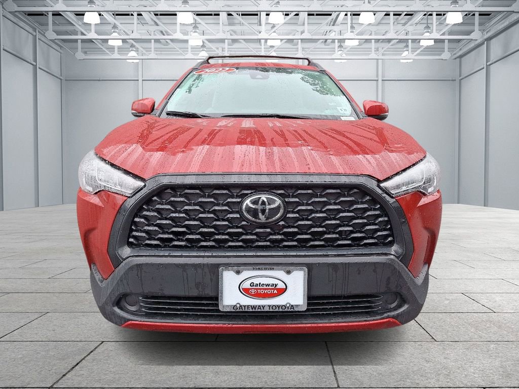 2022 Toyota Corolla Cross LE photo 2
