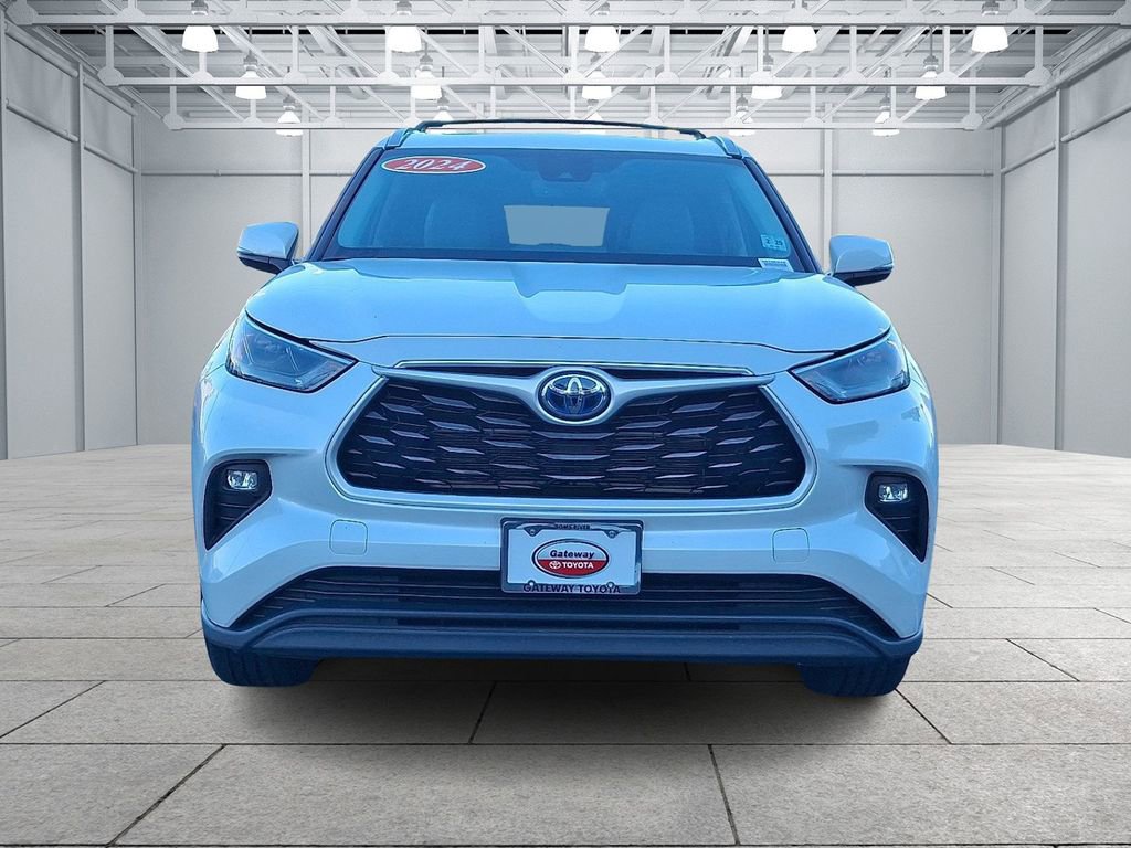 2024 Toyota Highlander Hybrid XLE photo 2