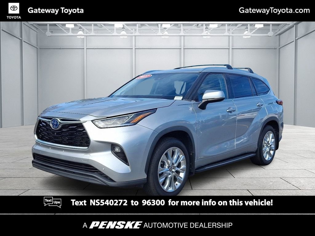 2022 Toyota Highlander Limited's photo