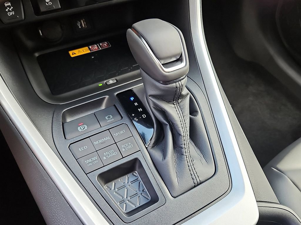 2025 Toyota RAV4 XLE Premium - Photo 13