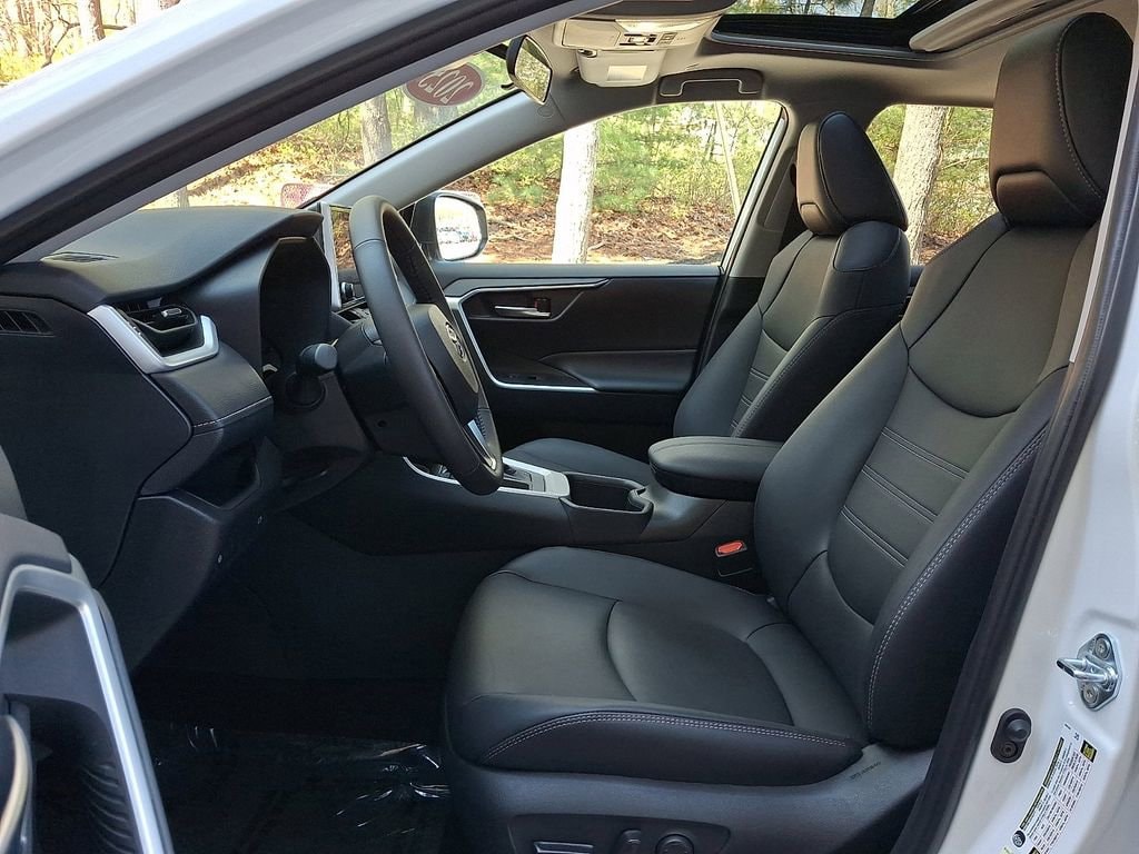 2025 Toyota RAV4 XLE Premium - Photo 14