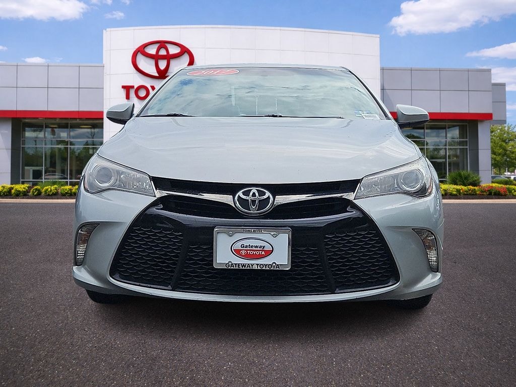 Used 2017 Toyota Camry SE Sedan