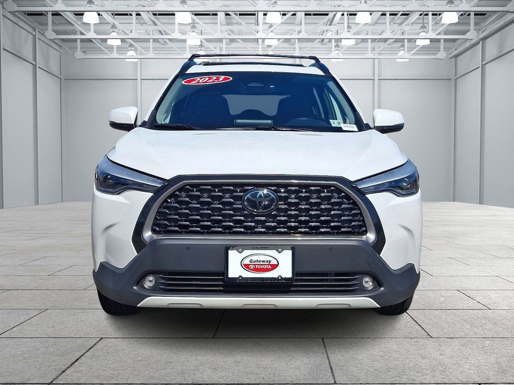 2023 Toyota Corolla Cross XLE photo 2
