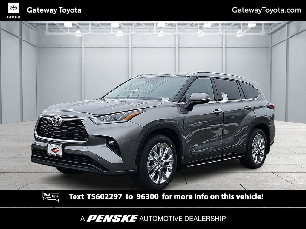 2026 Toyota Highlander Limited's photo