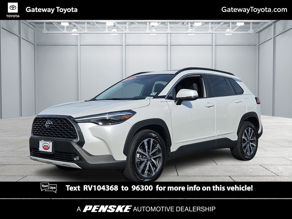 2024 Toyota Corolla Cross XLE's photo