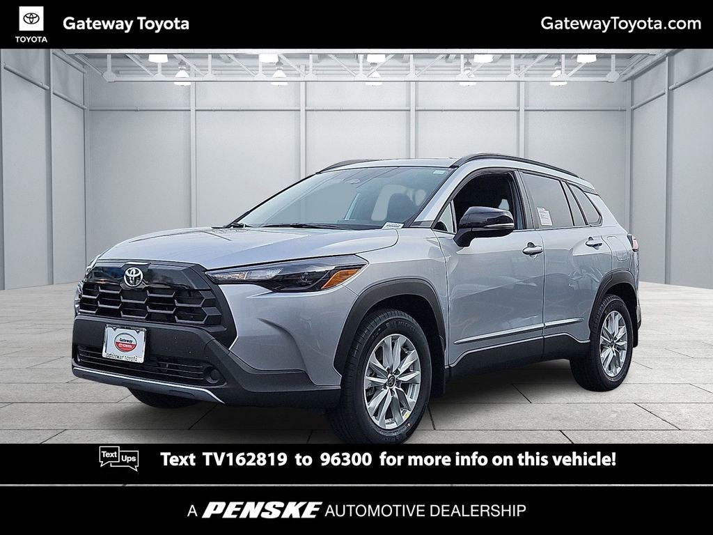 2026 Toyota Corolla Cross LE's photo