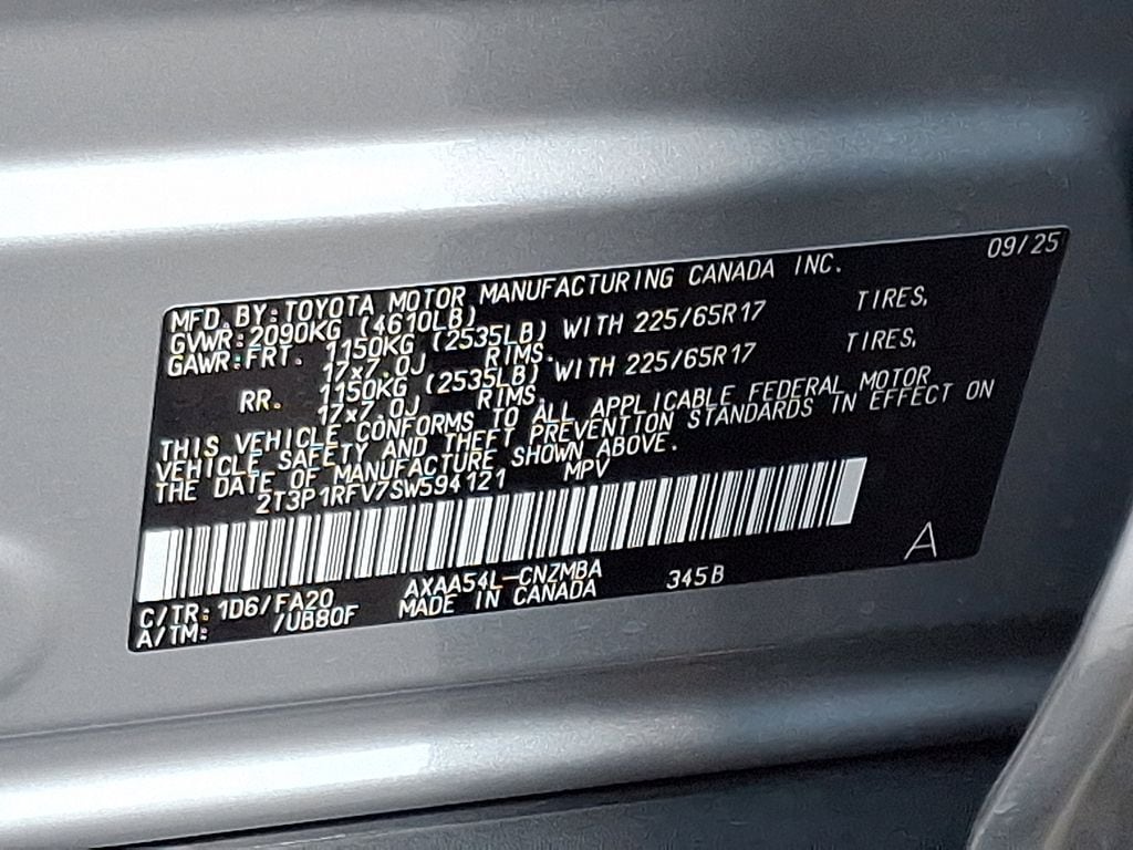 2025 Toyota RAV4 XLE - Photo 17