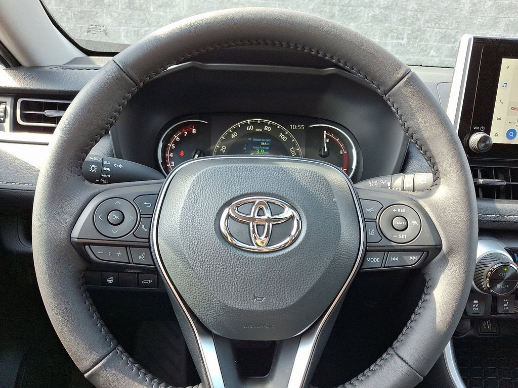 2025 Toyota RAV4 XLE - Photo 14