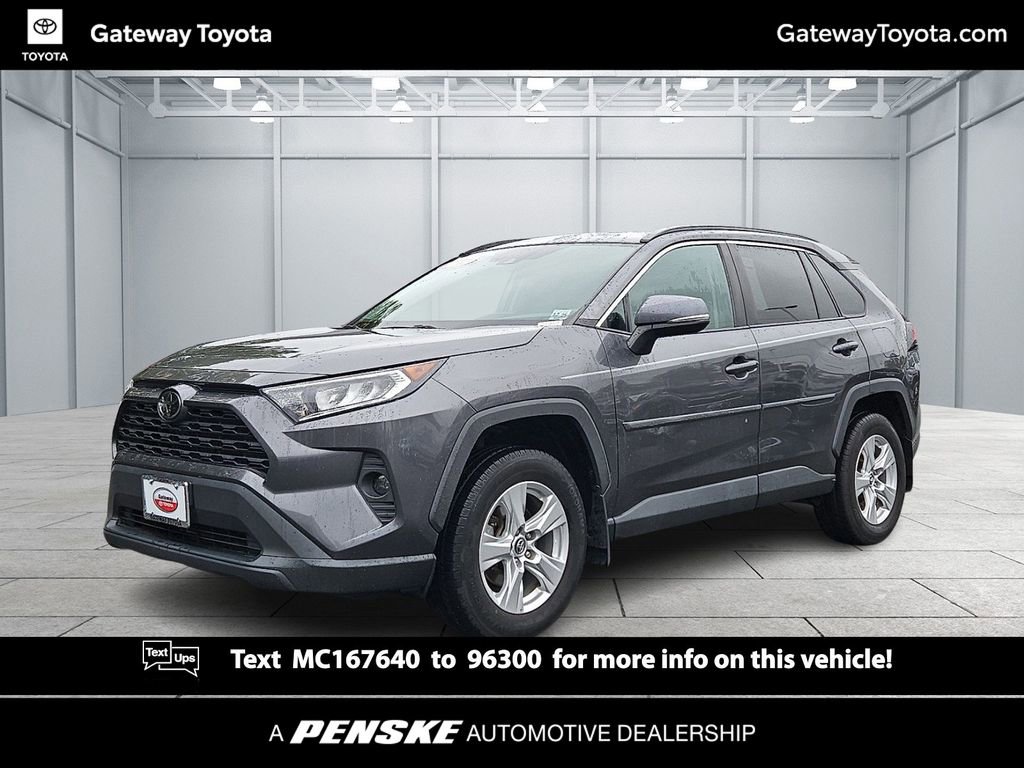 2021 Toyota RAV4 XLE's photo