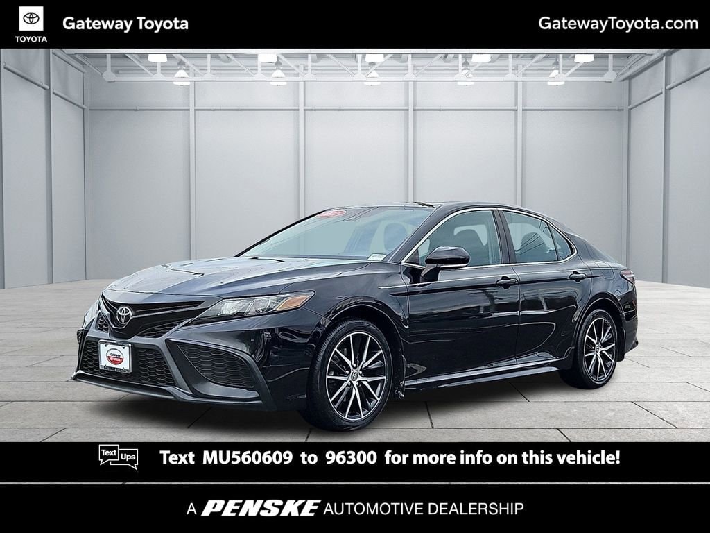 2021 Toyota Camry SE's photo