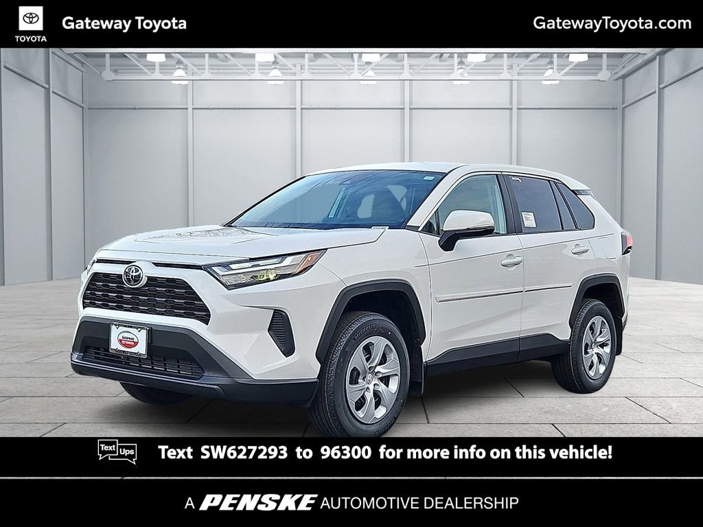 2025 Toyota RAV4 LE's photo