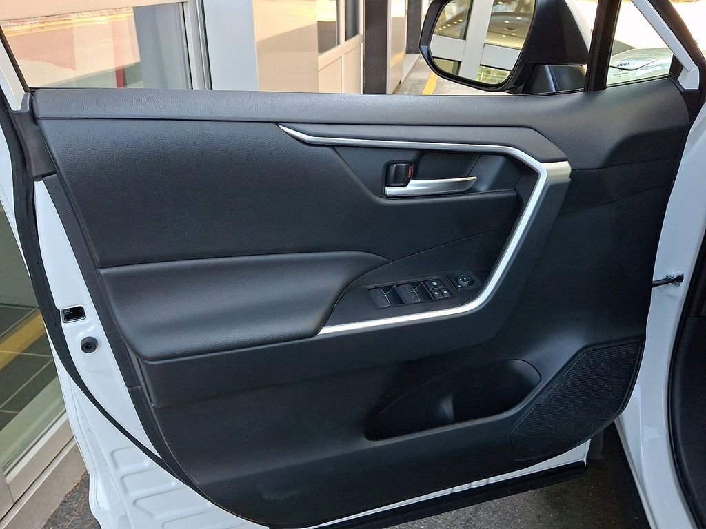 2025 Toyota RAV4 XLE Premium - Photo 13
