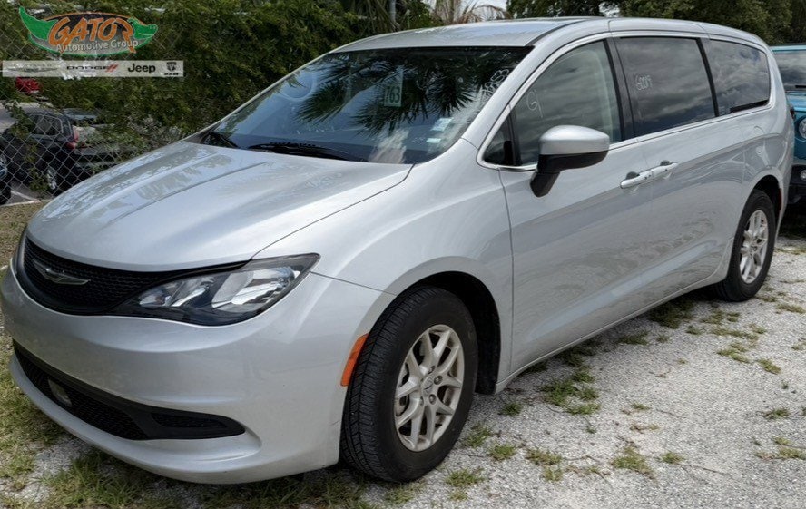 2023 Chrysler Voyager's photo