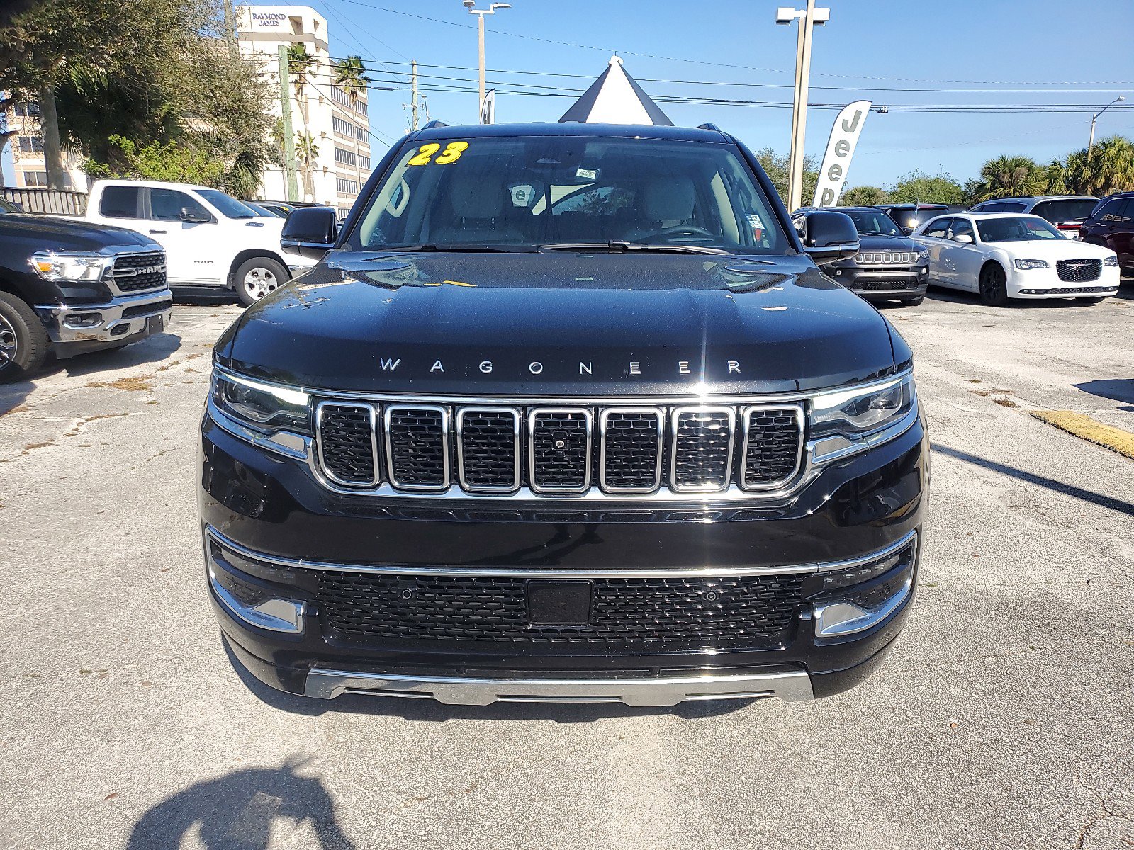 2023 Jeep Wagoneer Series III photo 2