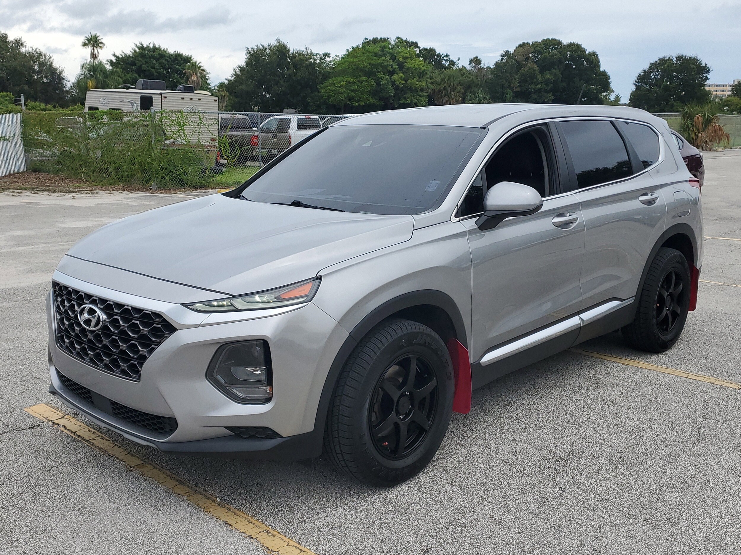 2020 Hyundai Santa Fe SE photo 2