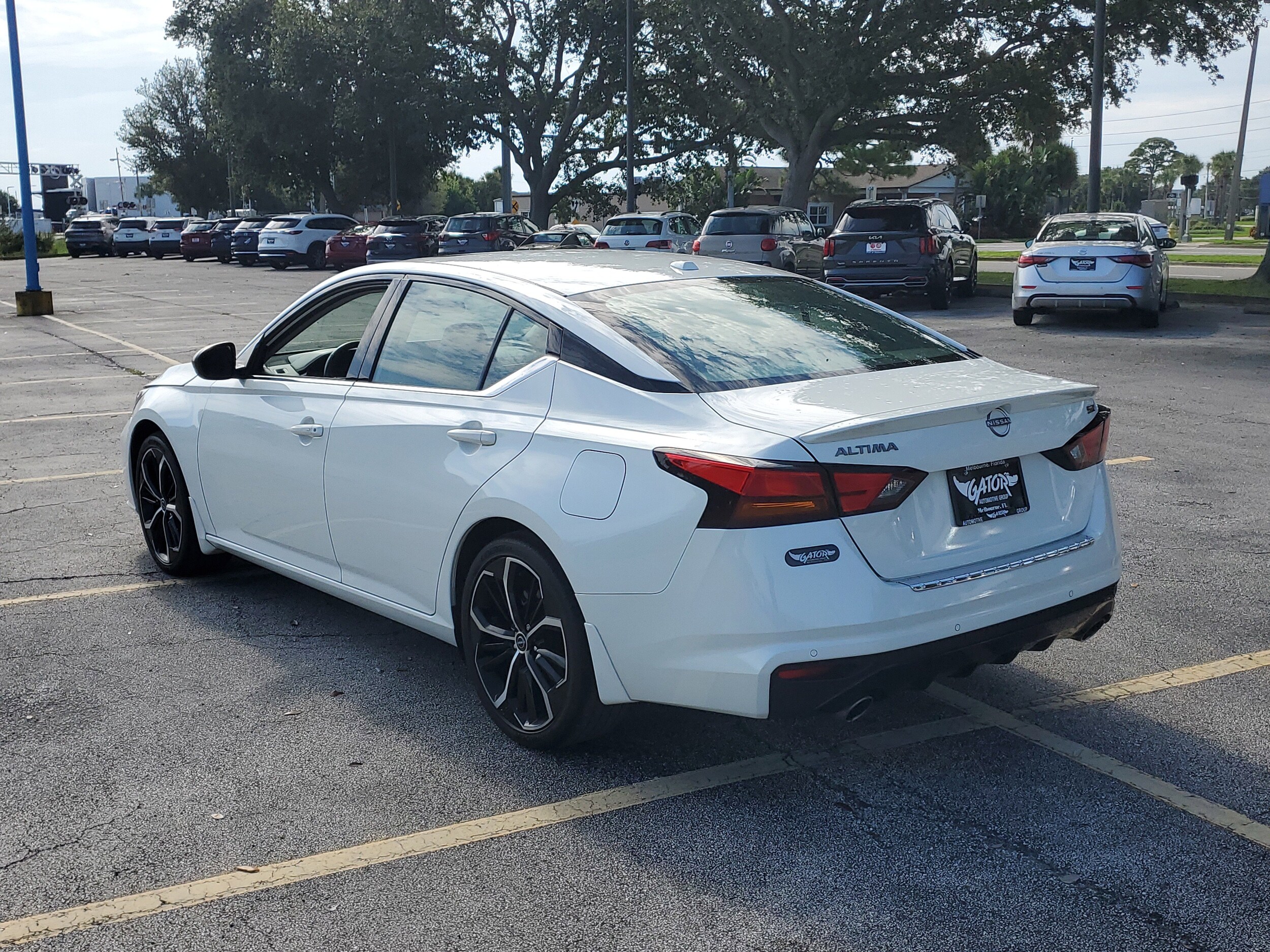 2023 Nissan Altima 2.5 SR photo 3