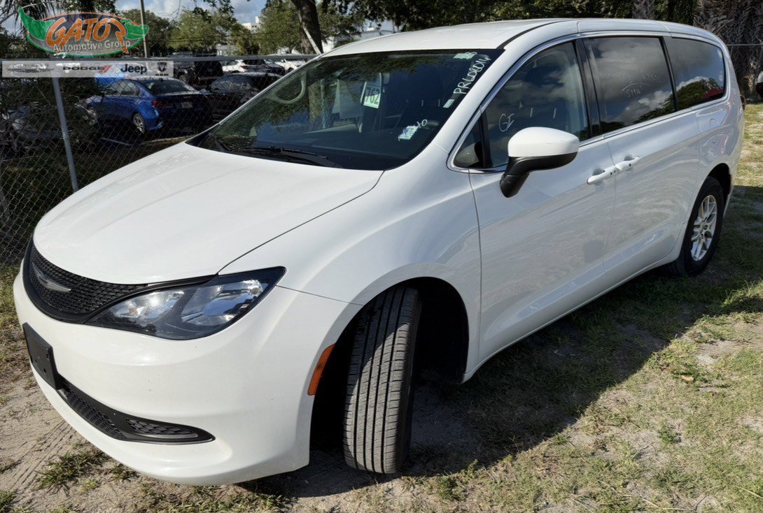 2023 Chrysler Voyager's photo
