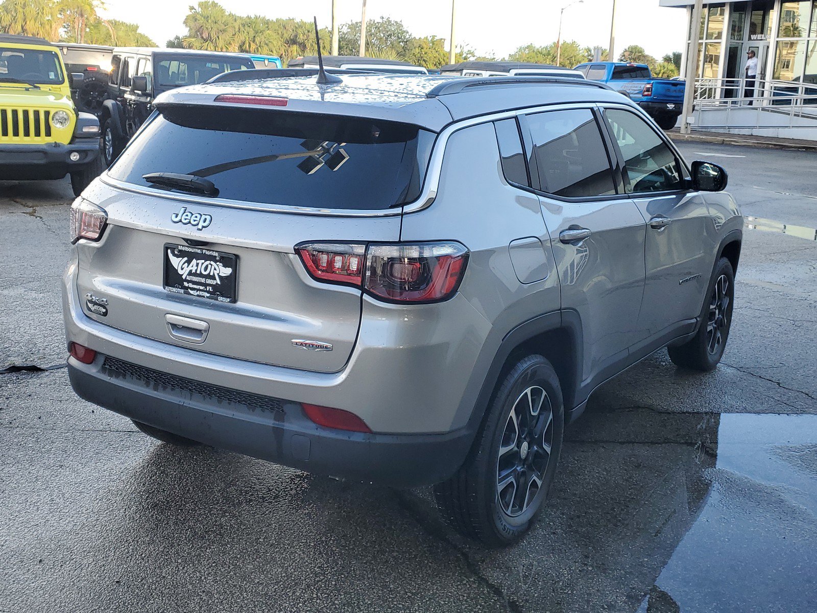 2022 Jeep Compass Latitude photo 3