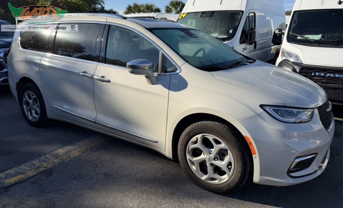 2021 Chrysler Pacifica Limited's photo