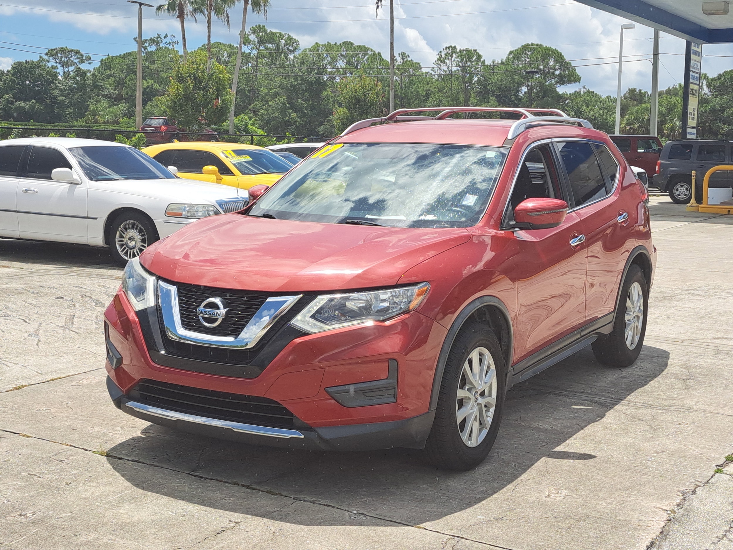 2017 Nissan Rogue SV photo 3