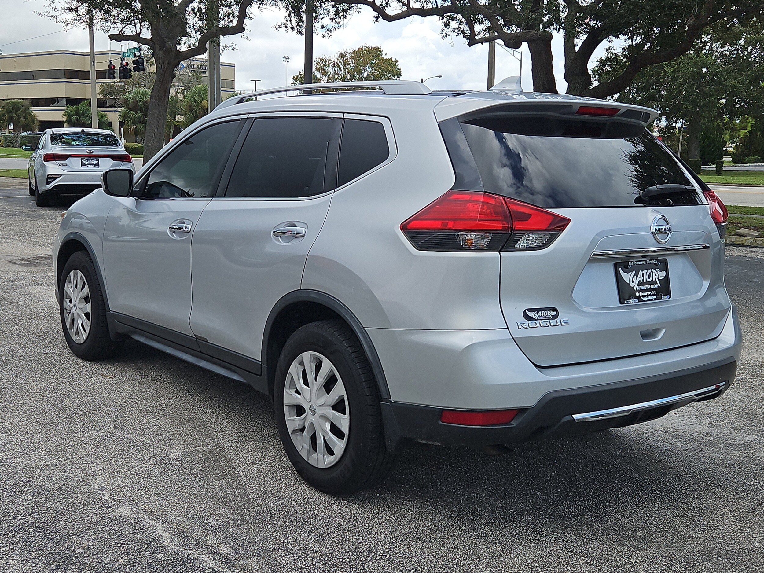 2017 Nissan Rogue S photo 2