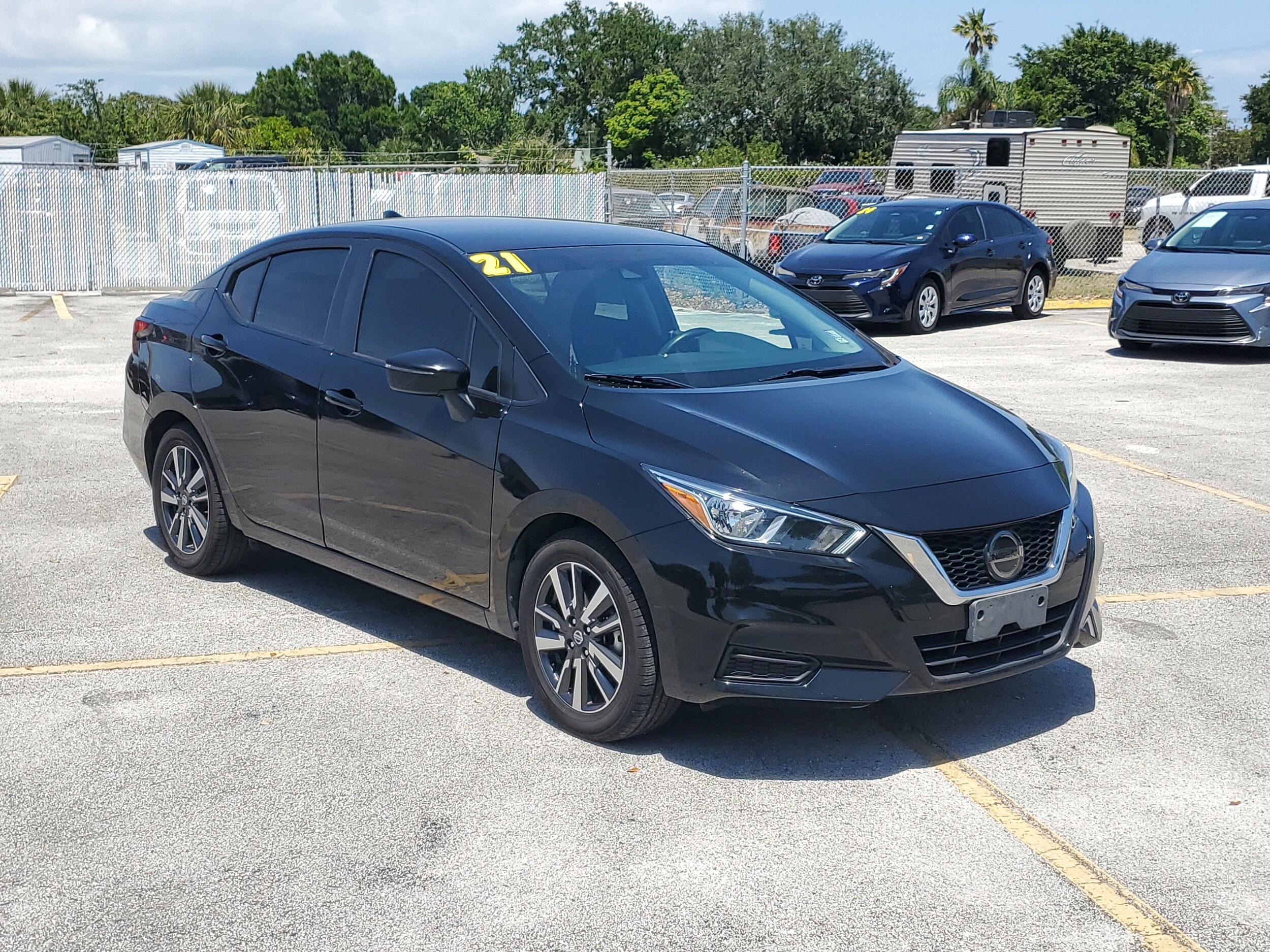 2021 Nissan Versa SV photo 2