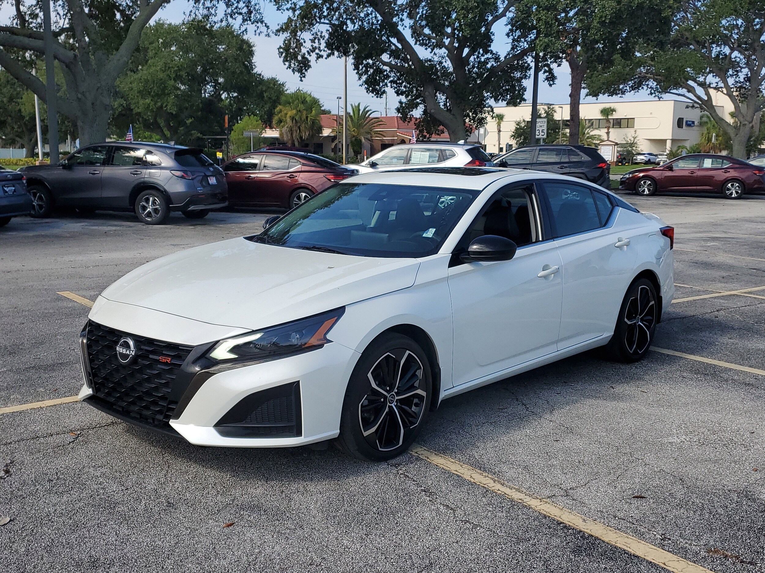 2023 Nissan Altima 2.5 SR photo 2