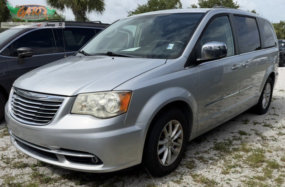2011 Chrysler Town & Country's photo