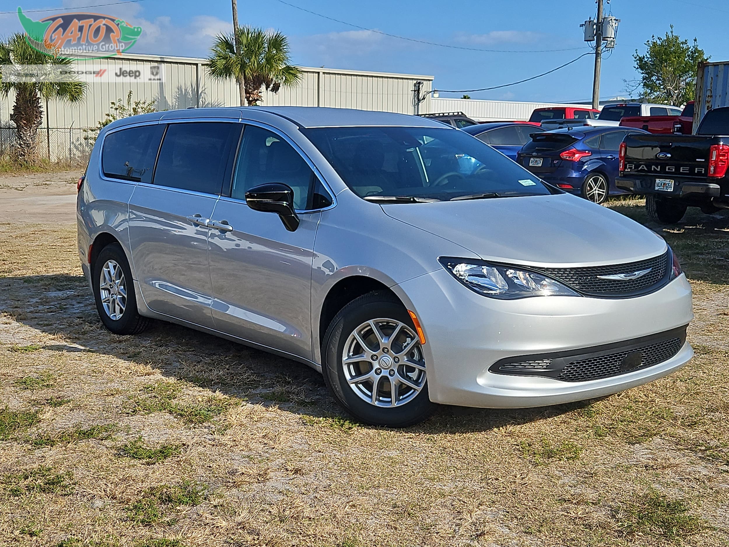 2026 Chrysler Voyager LX's photo