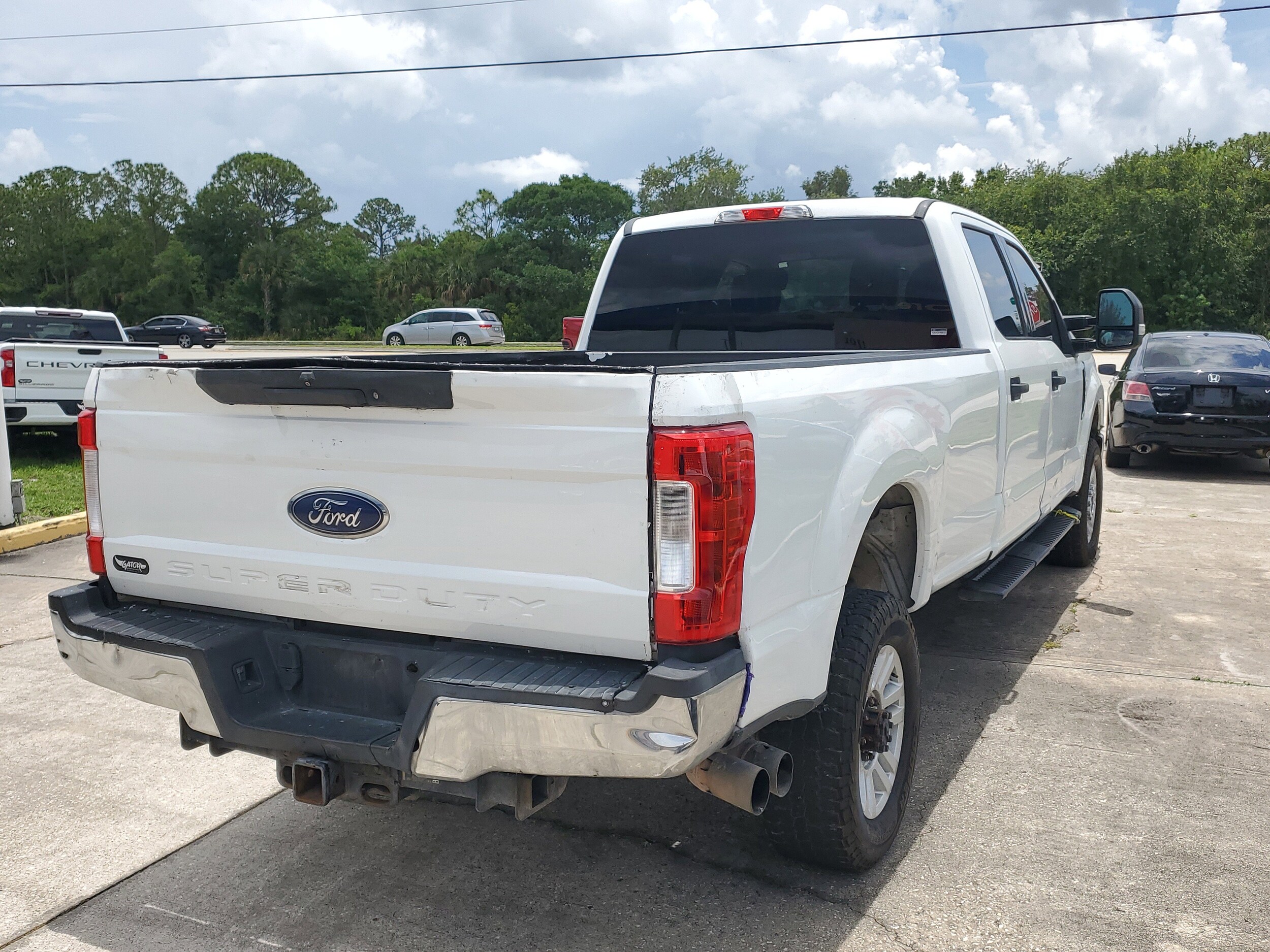2017 Ford F-350 XLT photo 3