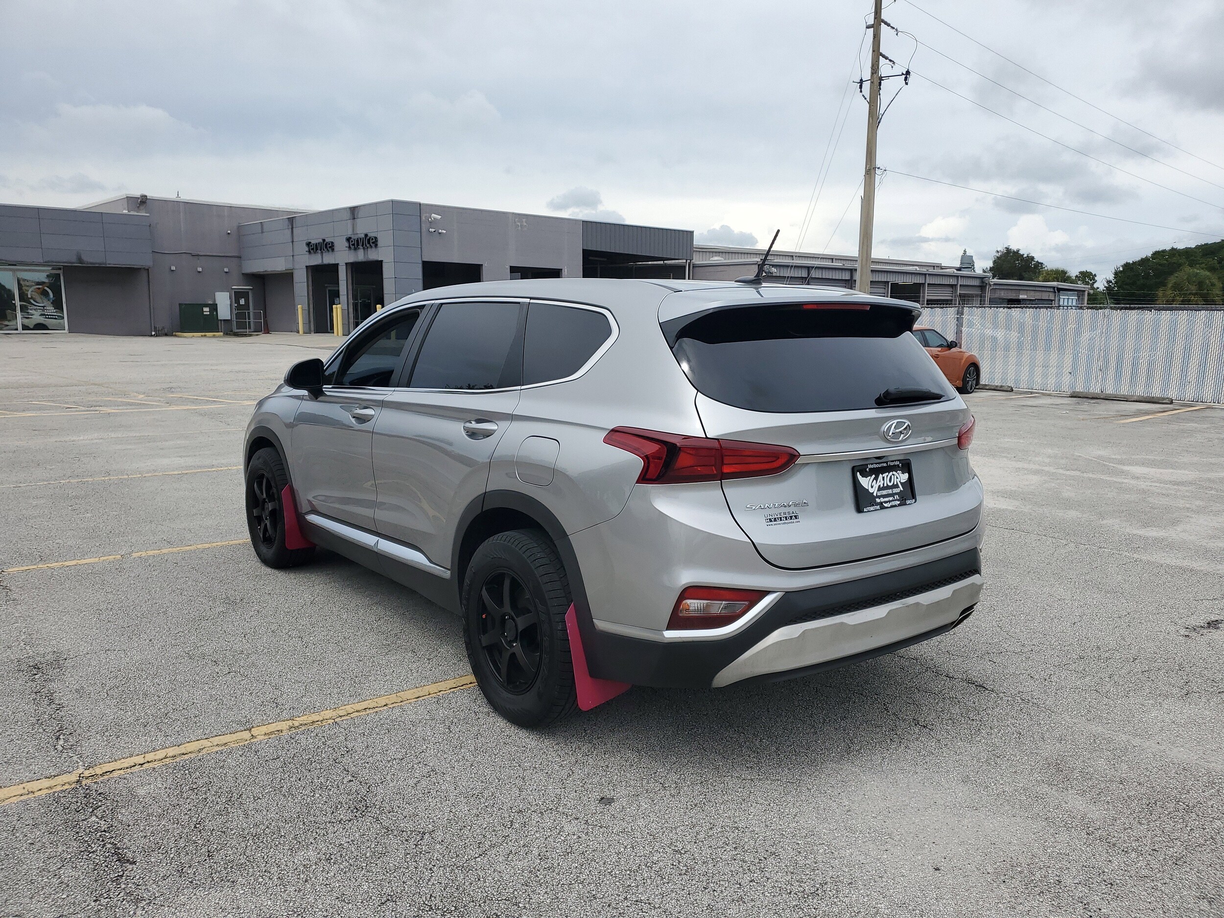 2020 Hyundai Santa Fe SE photo 3