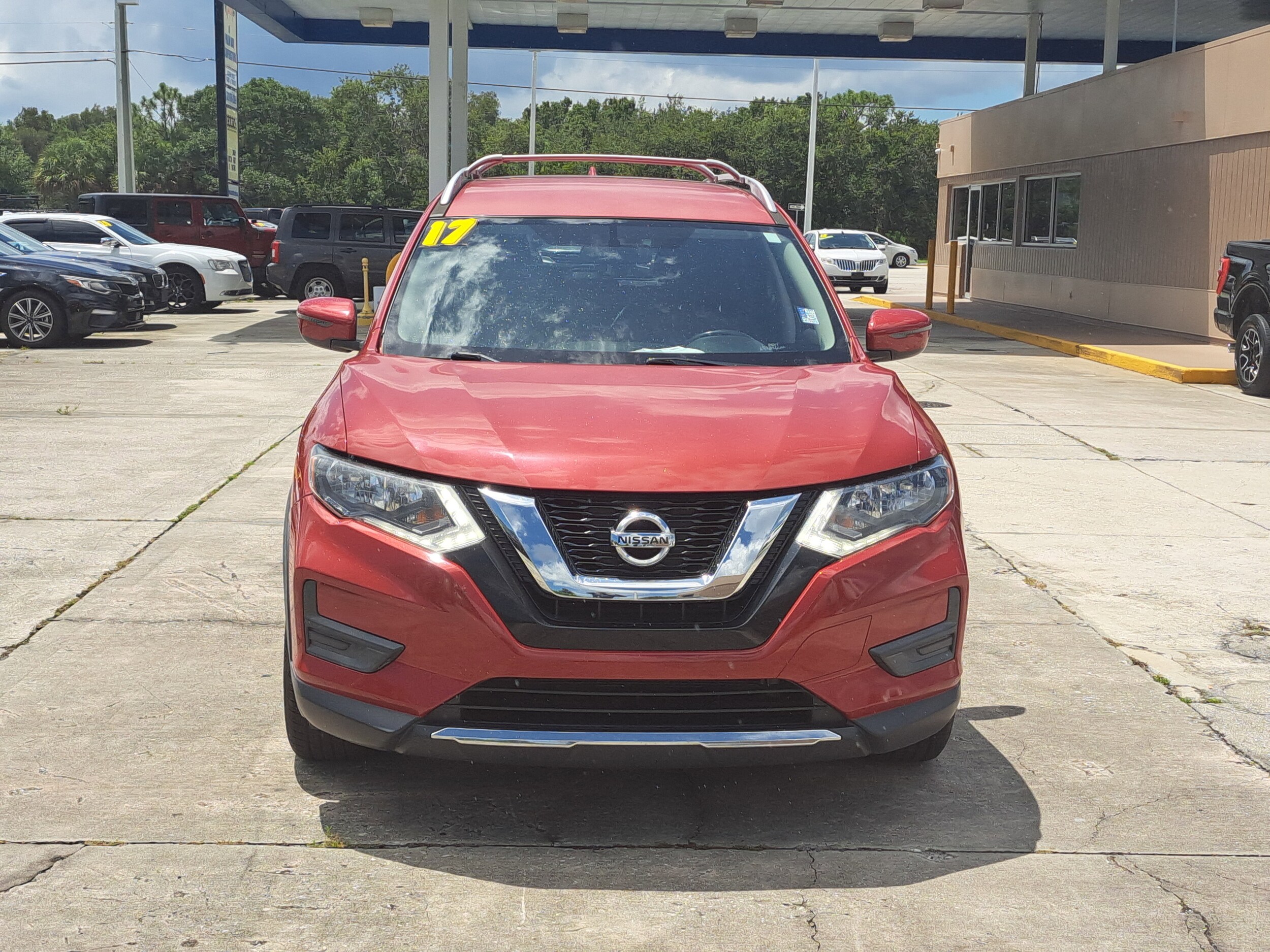 2017 Nissan Rogue SV photo 2