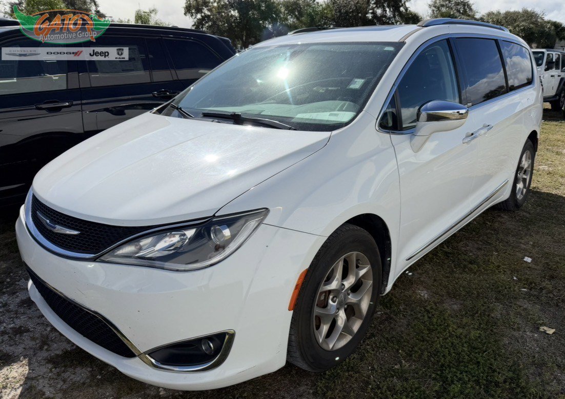 2019 Chrysler Pacifica Limited's photo