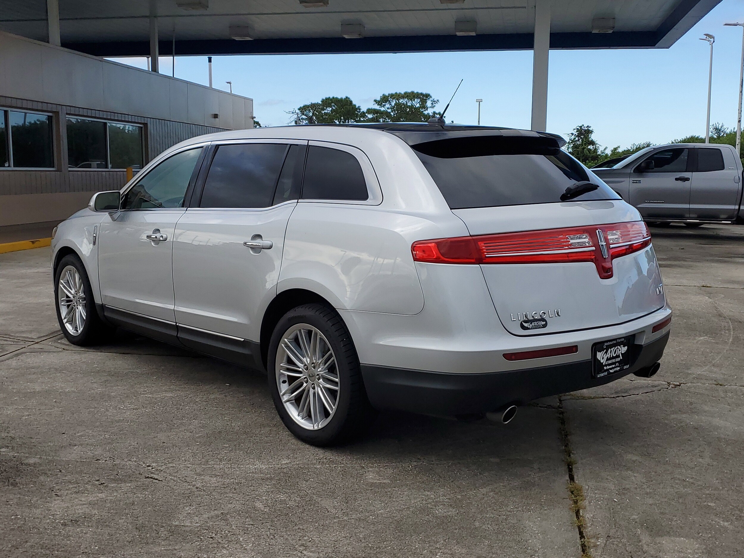 2018 Lincoln MKT Reserve photo 3