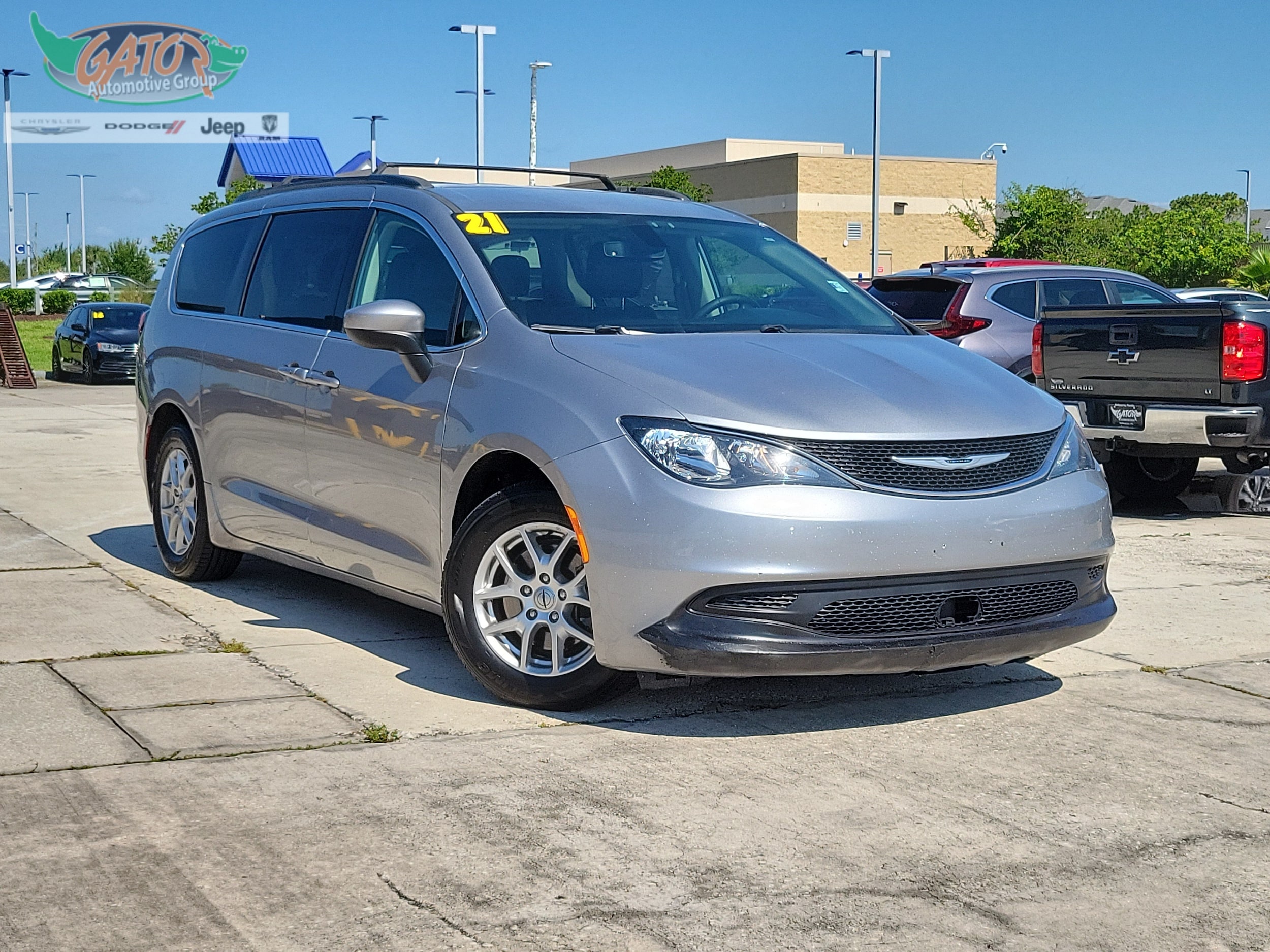2021 Chrysler Voyager LXI's photo