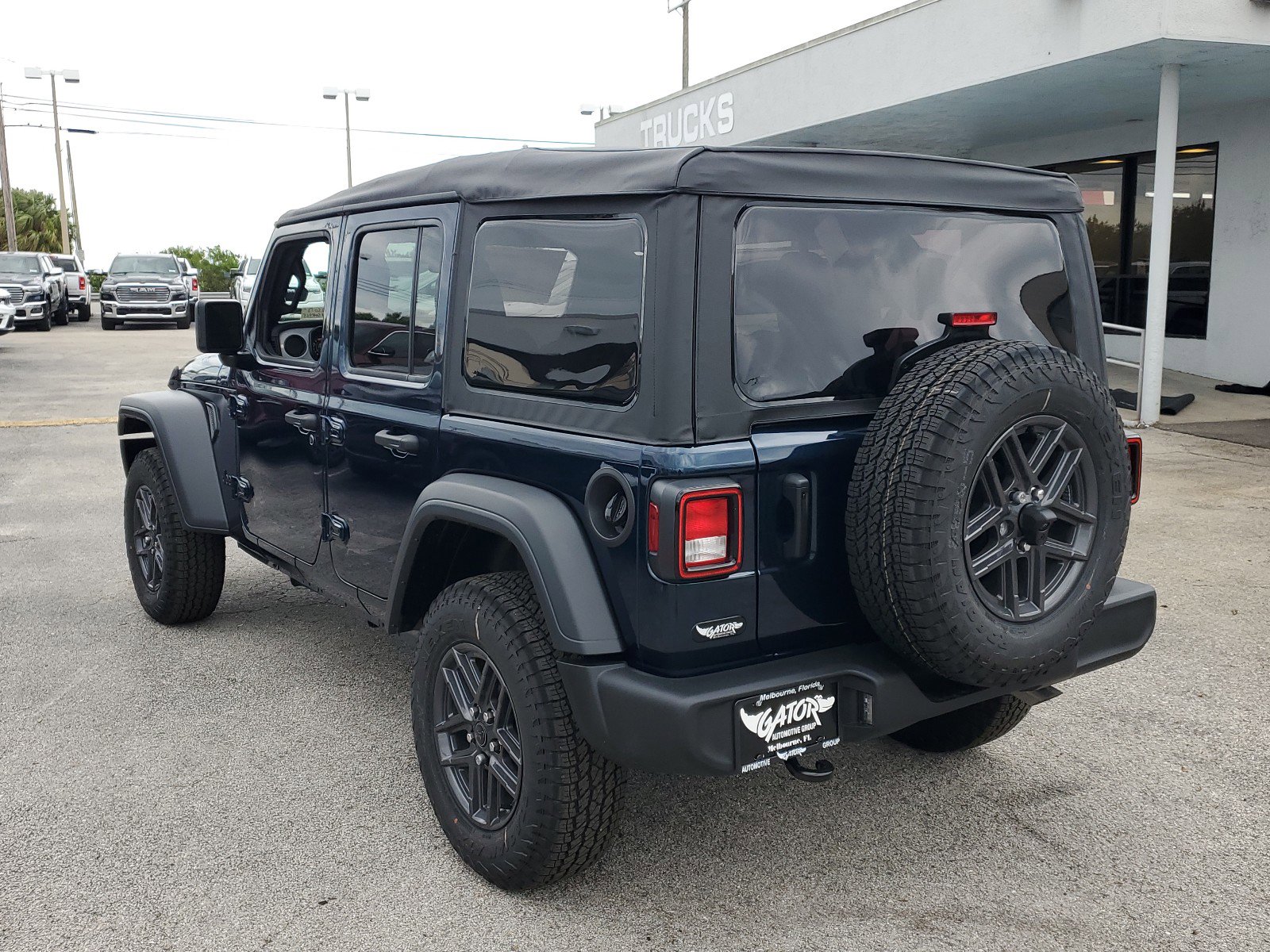 2025 Jeep Wrangler Sport S photo 4