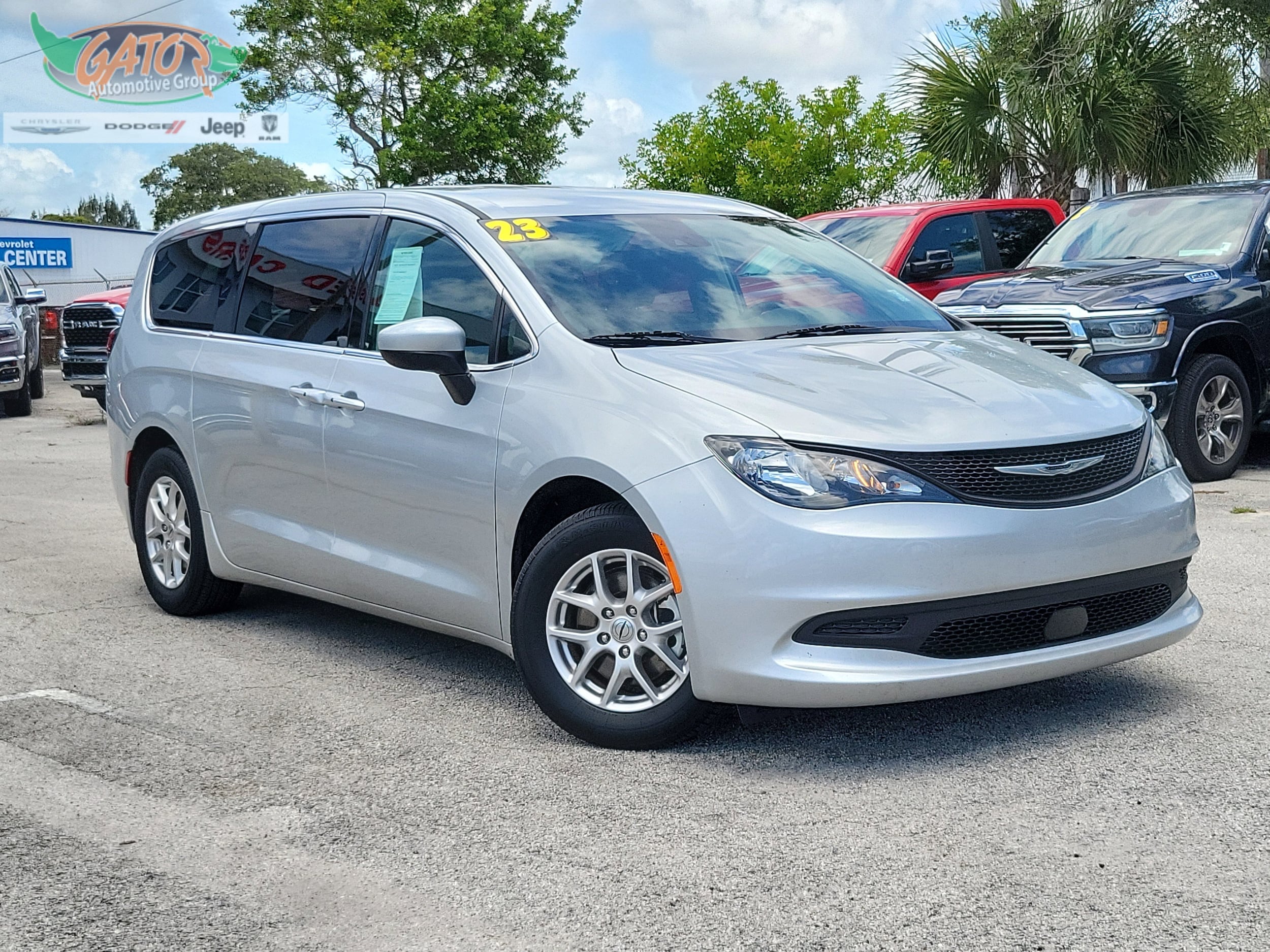 2023 Chrysler Voyager LX's photo