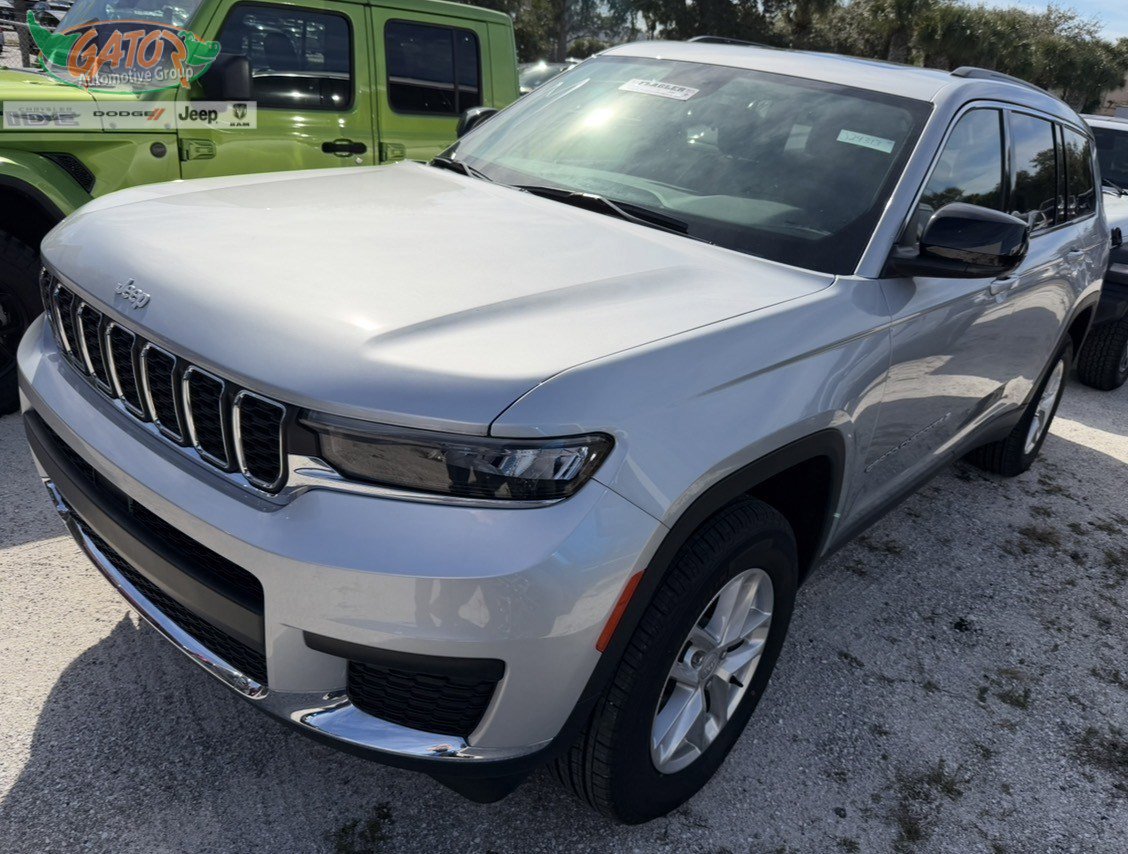 2024 Jeep Grand Cherokee L Laredo's photo