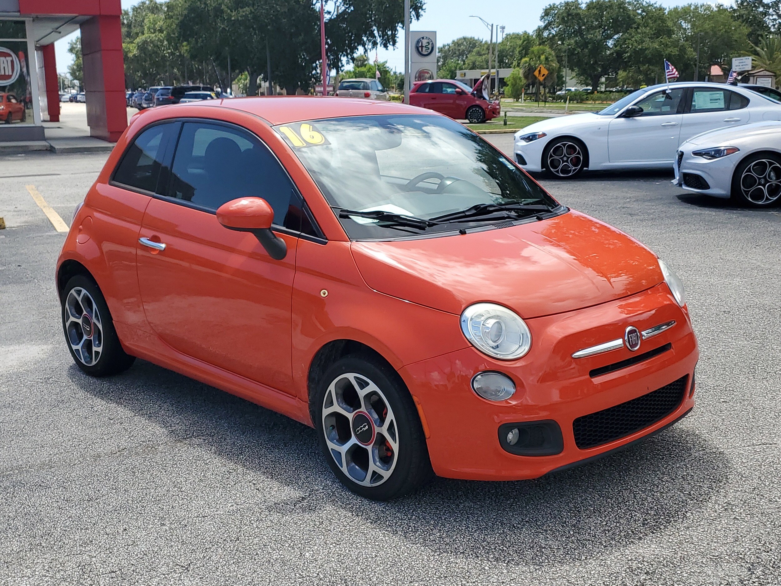 2016 Fiat 500 Sport photo 2