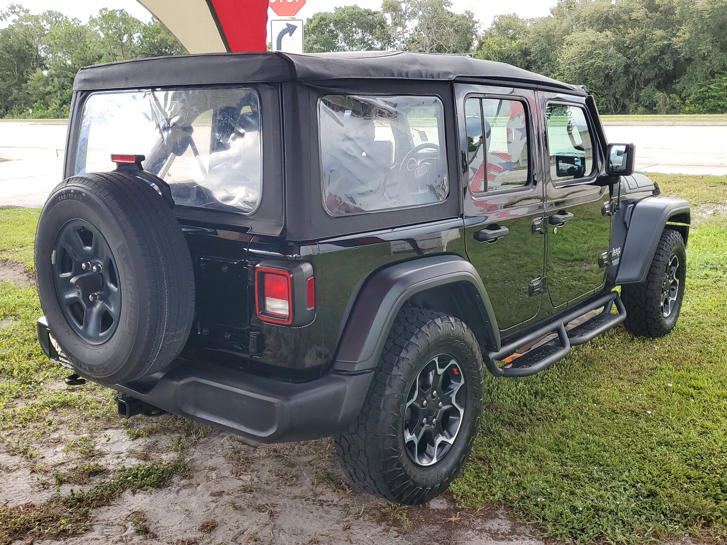 2019 Jeep Wrangler Unlimited Sport photo 3