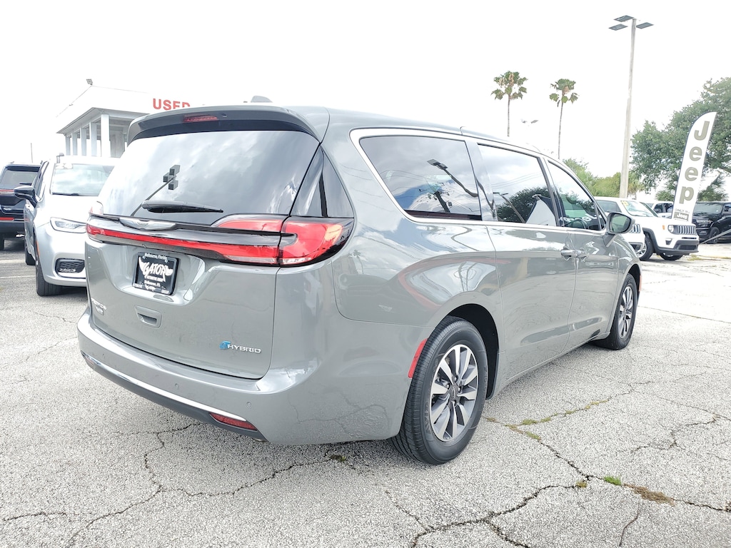 Used 2022 Chrysler Pacifica Hybrid Touring L Van Passenger Van