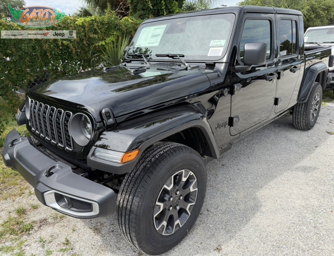 2026 Jeep Gladiator Sahara Auto's photo