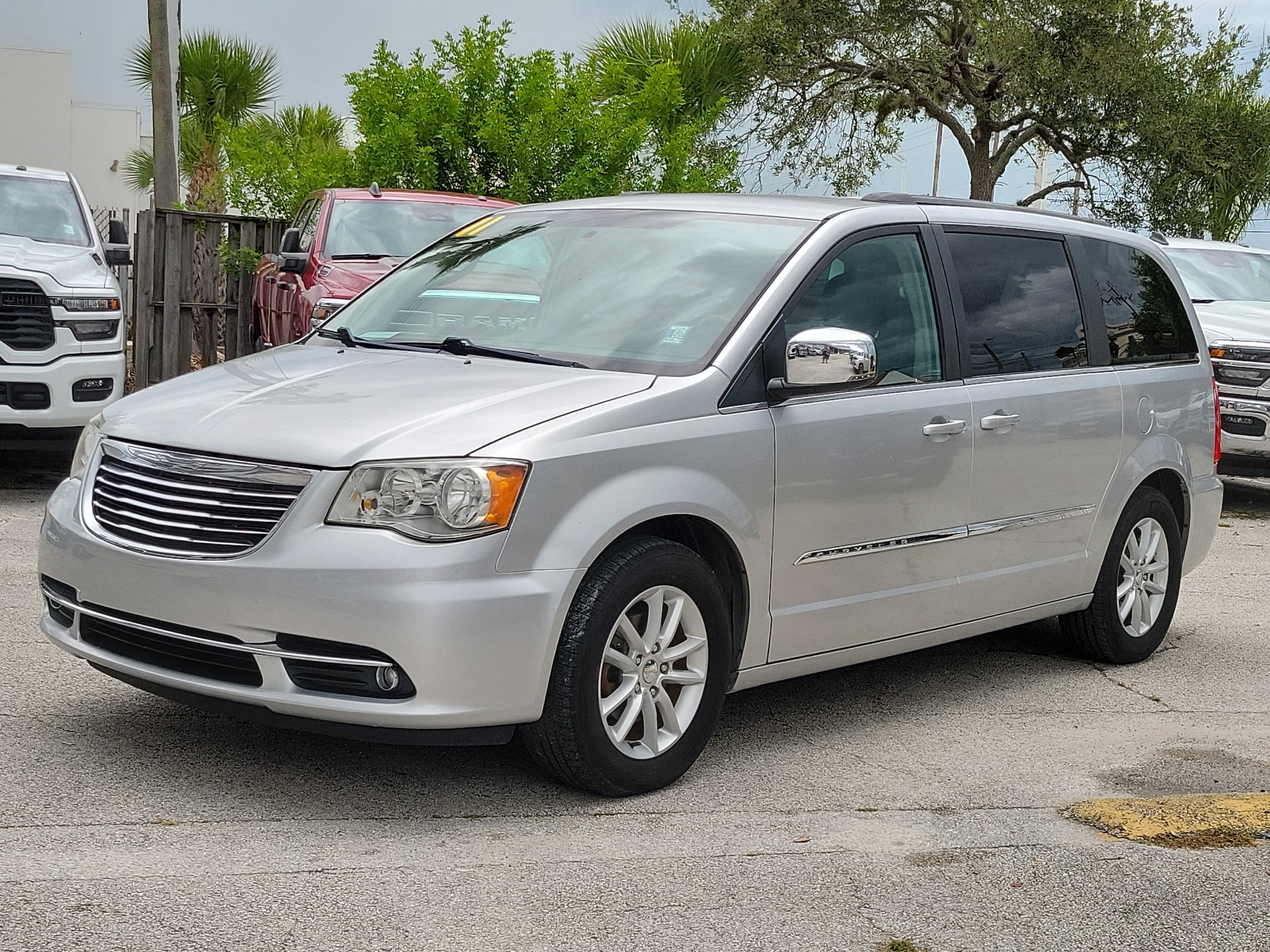 Used 2011 Chrysler Town & Country Touring-L with VIN 2A4RR8DG5BR759636 for sale in Melbourne, FL