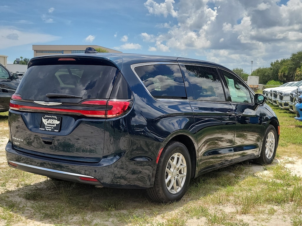 Used 2025 Chrysler Pacifica Select Van Passenger Van