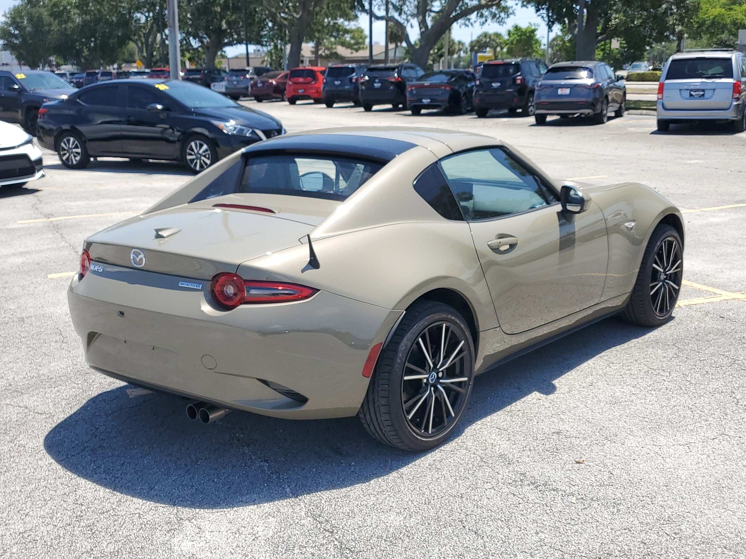 2024 Mazda MX-5 Miata Miata RF Grand Touring photo 3