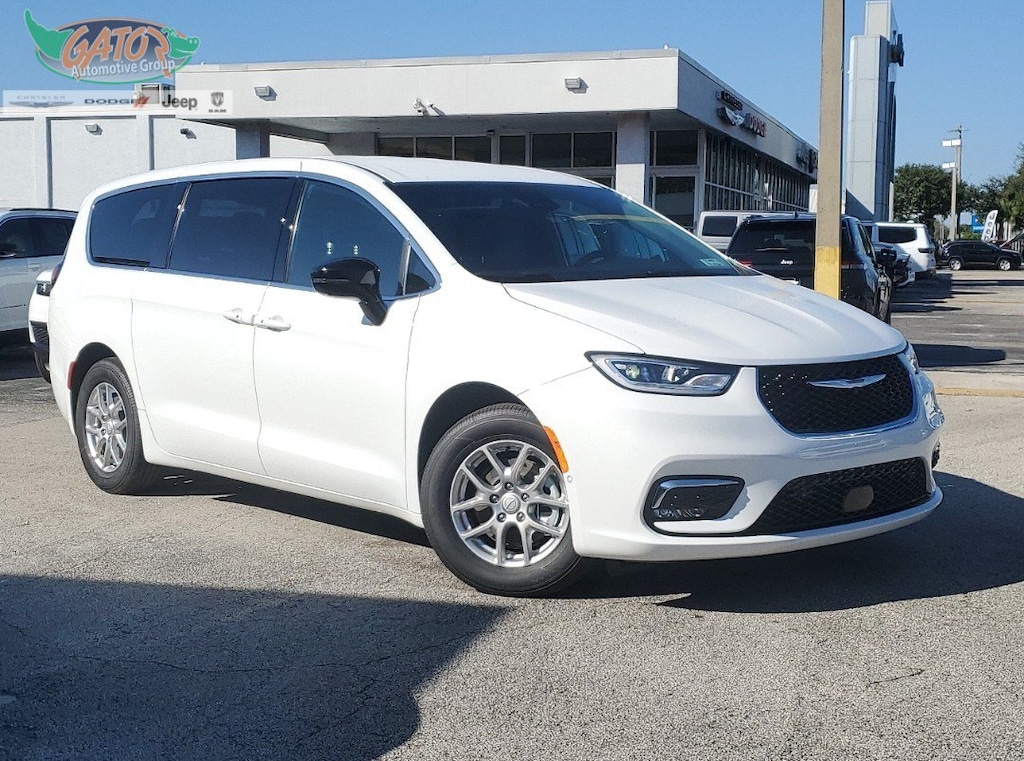 Used 2025 Chrysler Pacifica Select Van Passenger Van